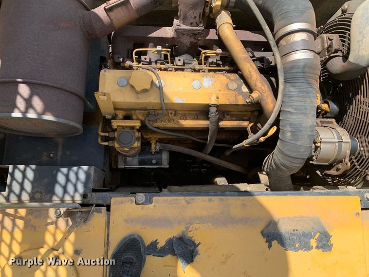 image for item LH9549 2001 John Deere 200LC  excavator