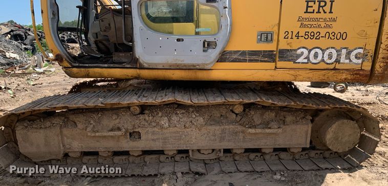 image for item LH9549 2001 John Deere 200LC  excavator