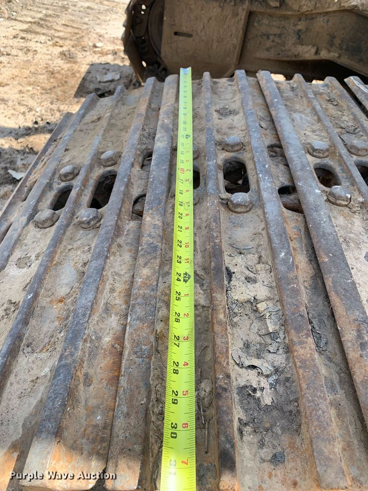 image for item LH9549 2001 John Deere 200LC  excavator