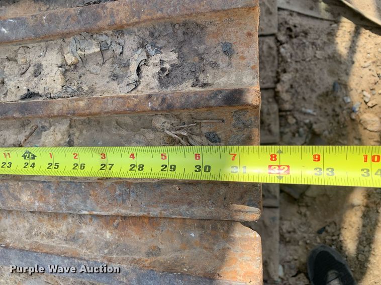 image for item LH9549 2001 John Deere 200LC  excavator