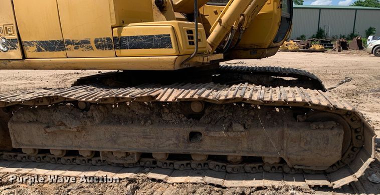 image for item LH9549 2001 John Deere 200LC  excavator