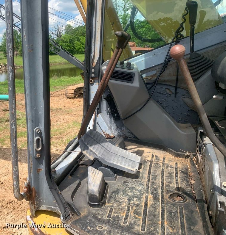 image for item LH9552 2001 Komatsu PC128US-2  excavator