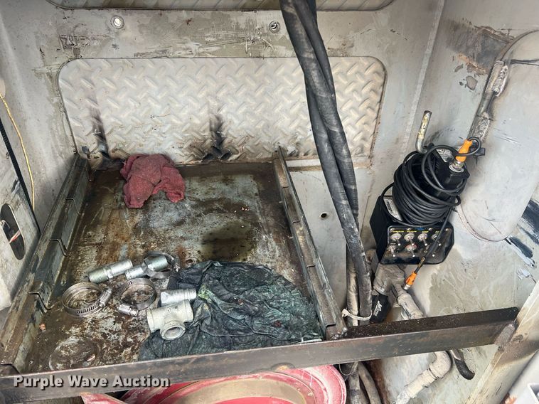 image for item LI9572 2007 Chevrolet C5500  utility / service truck