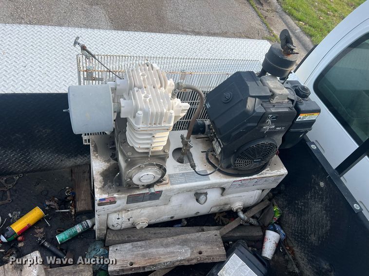 image for item LI9572 2007 Chevrolet C5500  utility / service truck