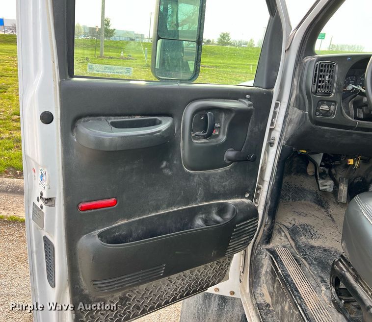 image for item LI9572 2007 Chevrolet C5500  utility / service truck