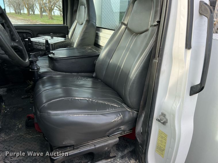 image for item LI9572 2007 Chevrolet C5500  utility / service truck