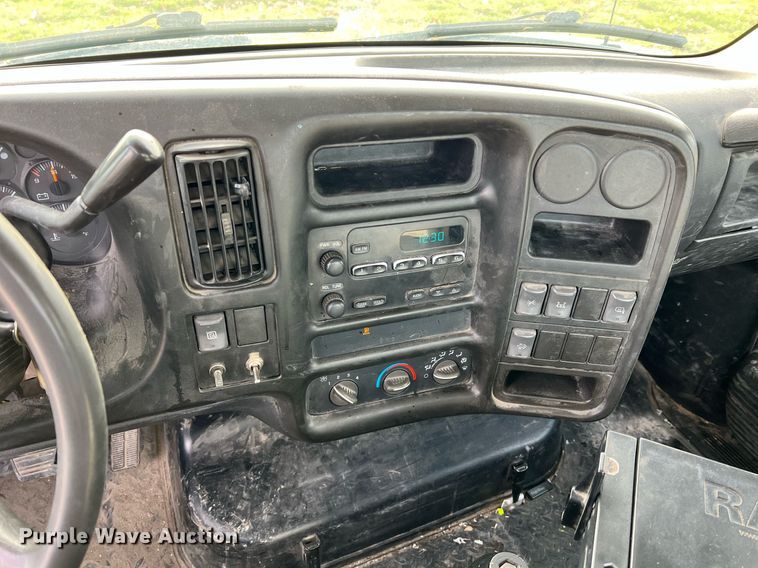 image for item LI9572 2007 Chevrolet C5500  utility / service truck