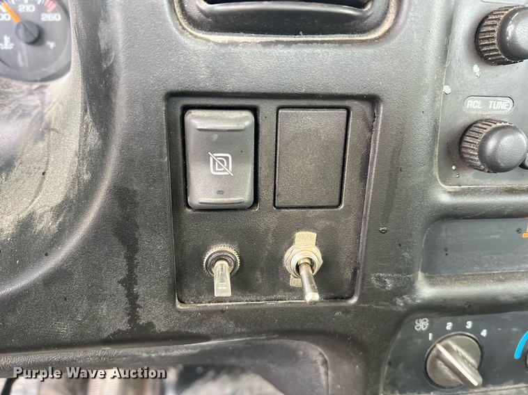 image for item LI9572 2007 Chevrolet C5500  utility / service truck