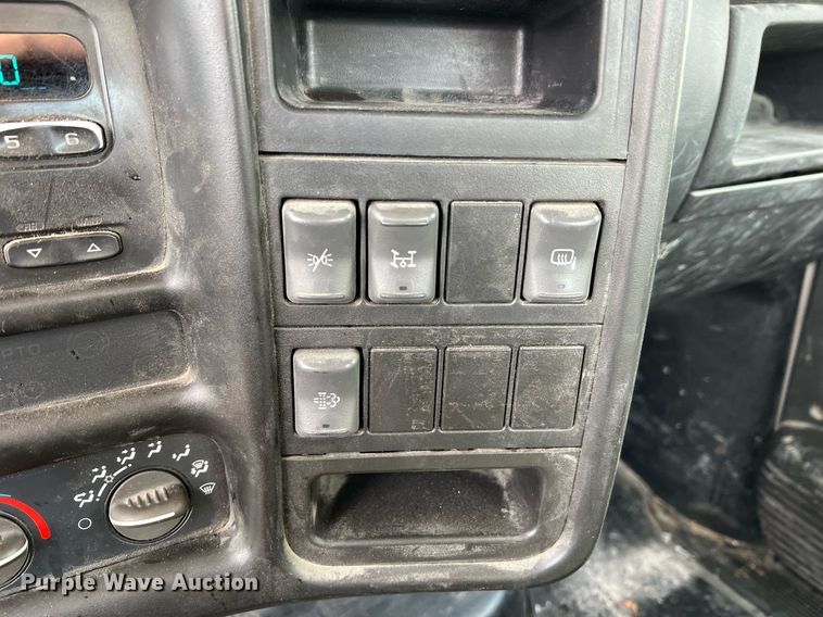 image for item LI9572 2007 Chevrolet C5500  utility / service truck