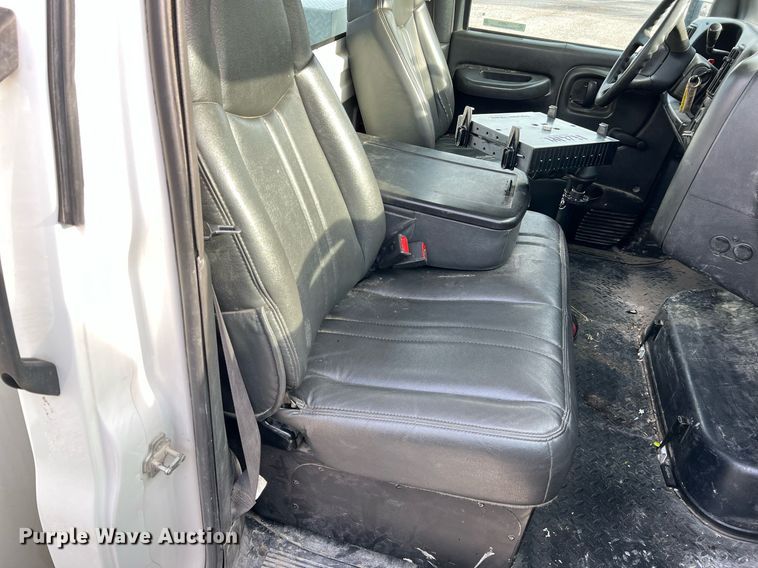 image for item LI9572 2007 Chevrolet C5500  utility / service truck