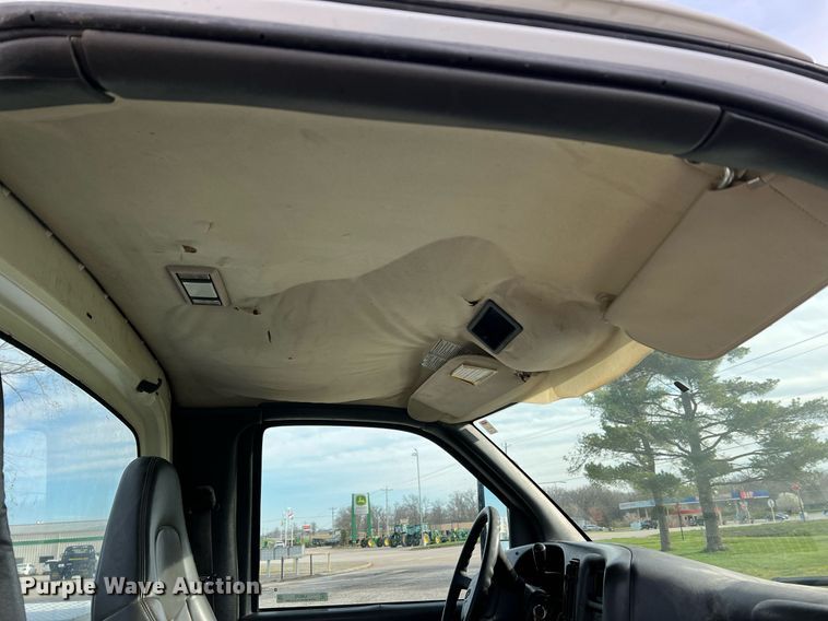 image for item LI9572 2007 Chevrolet C5500  utility / service truck