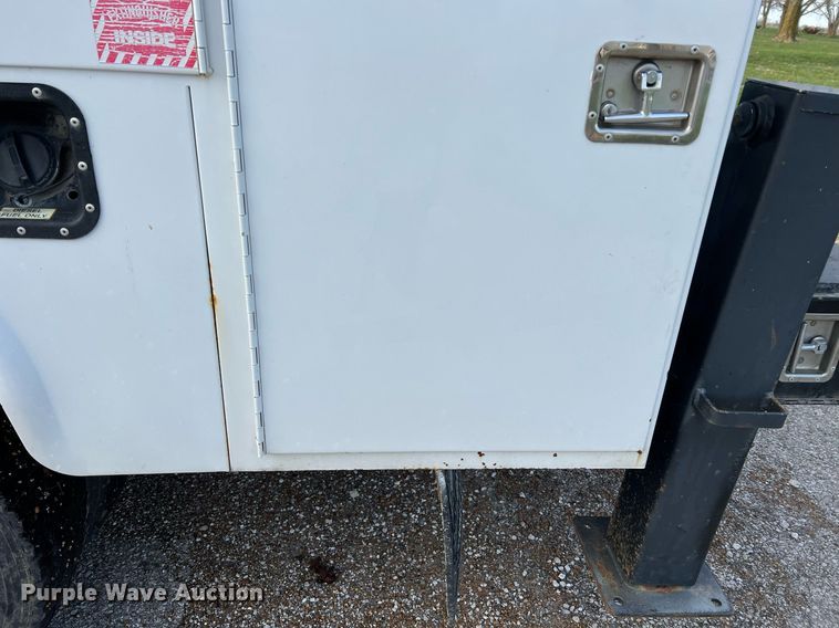 image for item LI9576 2001 Ford F550 Super Duty XL  utility / service truck