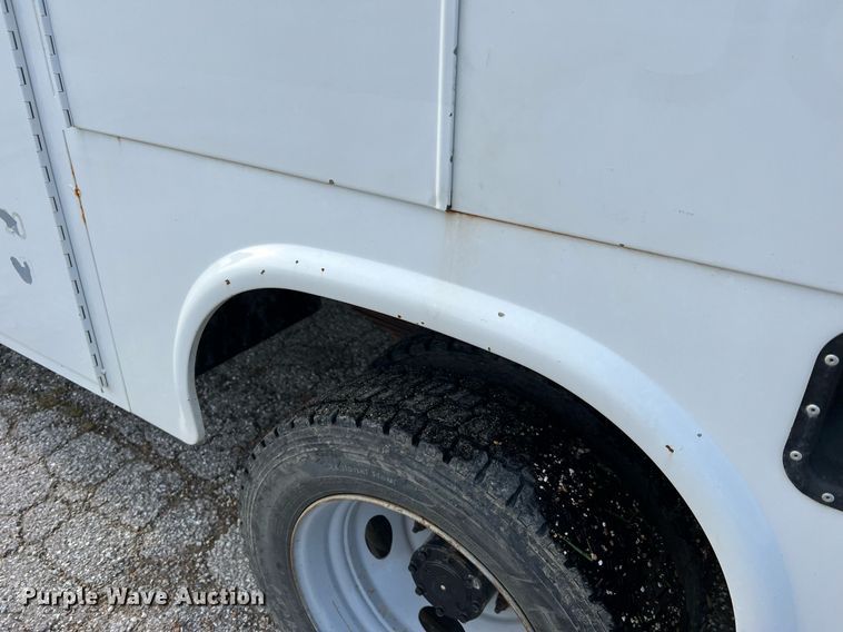 image for item LI9576 2001 Ford F550 Super Duty XL  utility / service truck