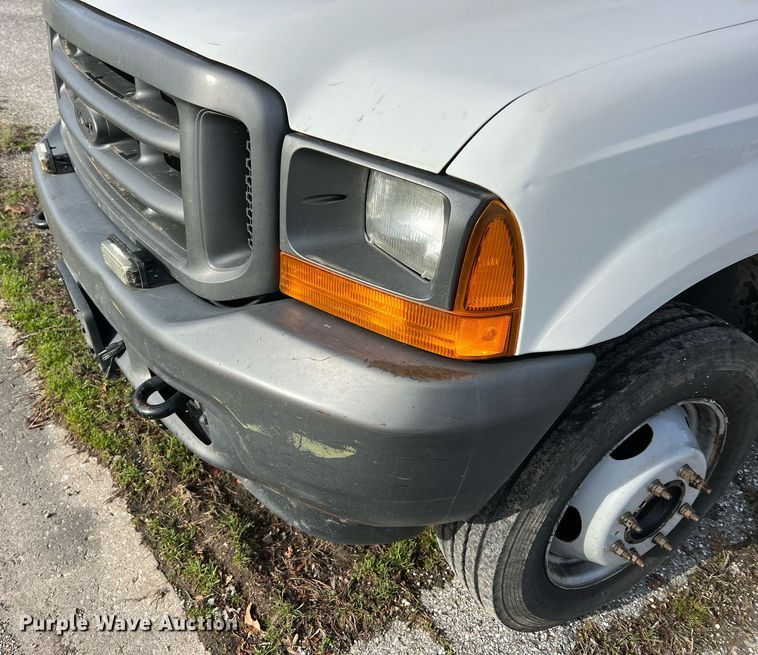 image for item LI9576 2001 Ford F550 Super Duty XL  utility / service truck