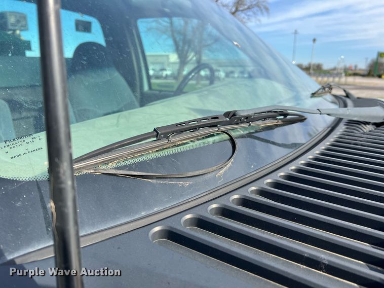 image for item LI9576 2001 Ford F550 Super Duty XL  utility / service truck