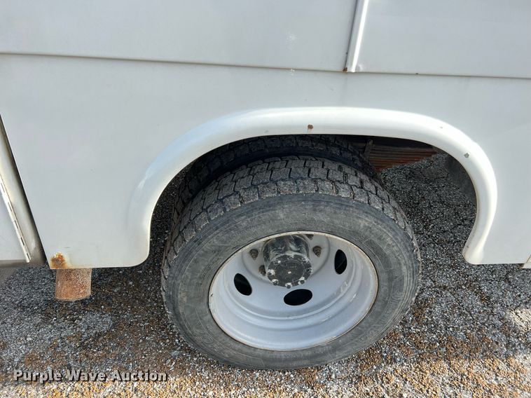 image for item LI9576 2001 Ford F550 Super Duty XL  utility / service truck