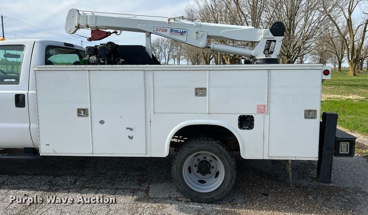 image for item LI9576 2001 Ford F550 Super Duty XL  utility / service truck