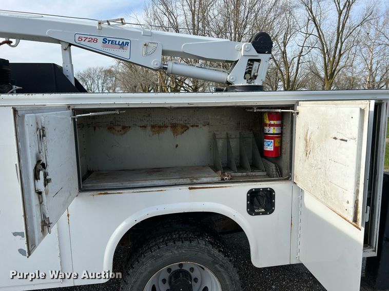 image for item LI9576 2001 Ford F550 Super Duty XL  utility / service truck