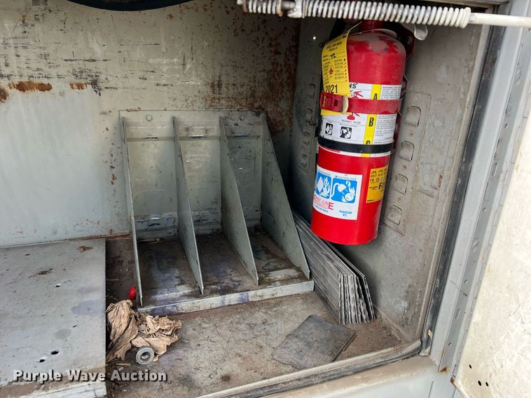 image for item LI9576 2001 Ford F550 Super Duty XL  utility / service truck