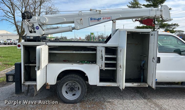 image for item LI9576 2001 Ford F550 Super Duty XL  utility / service truck