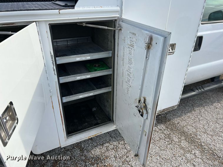 image for item LI9576 2001 Ford F550 Super Duty XL  utility / service truck