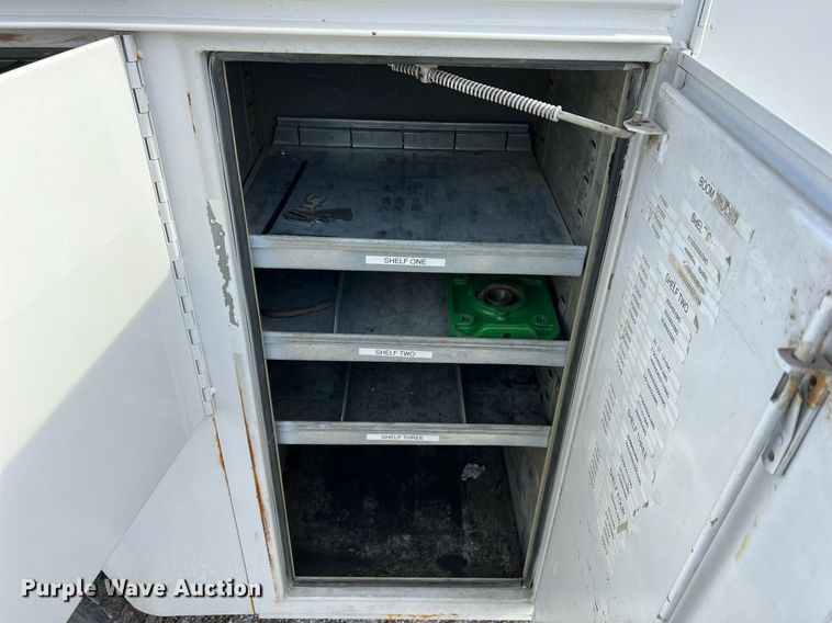 image for item LI9576 2001 Ford F550 Super Duty XL  utility / service truck