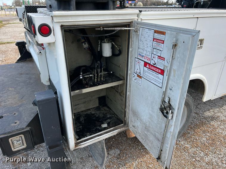 image for item LI9576 2001 Ford F550 Super Duty XL  utility / service truck