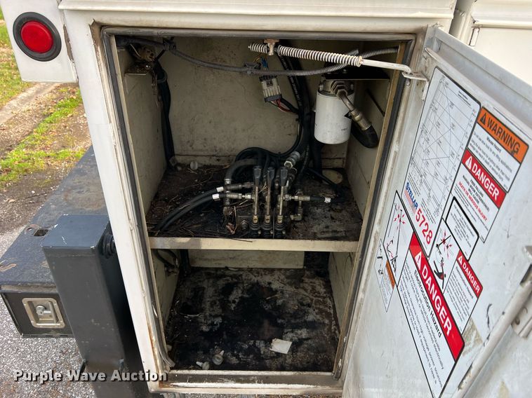 image for item LI9576 2001 Ford F550 Super Duty XL  utility / service truck