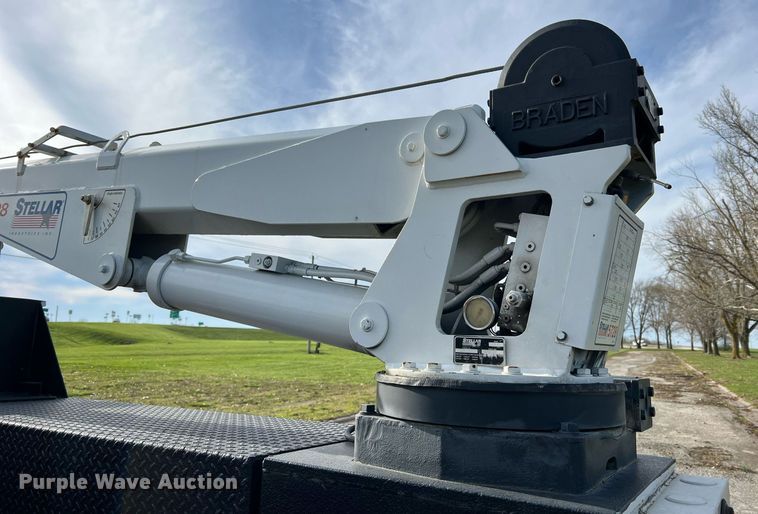 image for item LI9576 2001 Ford F550 Super Duty XL  utility / service truck