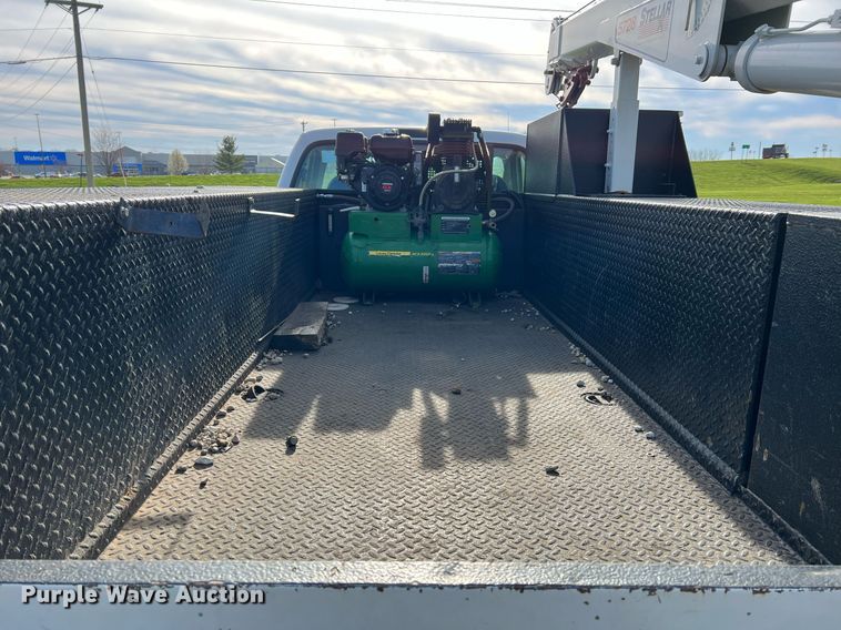 image for item LI9576 2001 Ford F550 Super Duty XL  utility / service truck