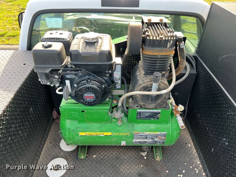 image for item LI9576 2001 Ford F550 Super Duty XL  utility / service truck