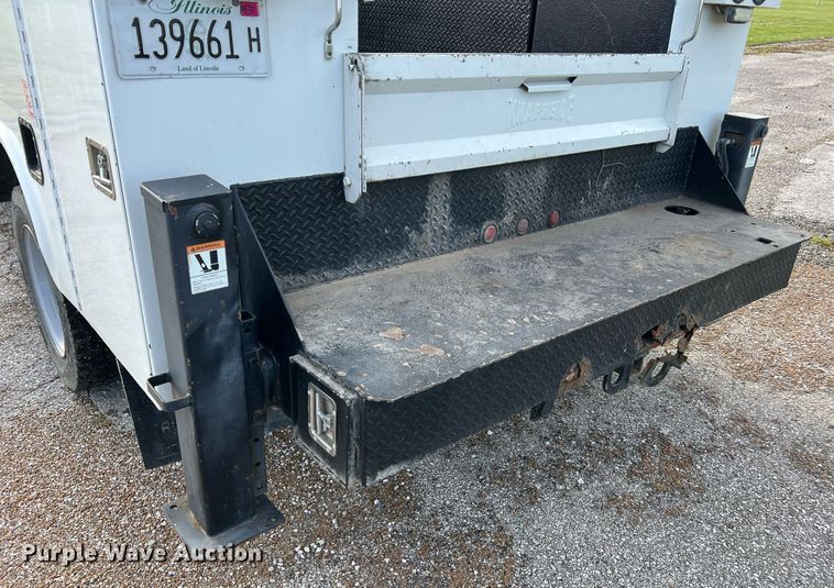 image for item LI9576 2001 Ford F550 Super Duty XL  utility / service truck