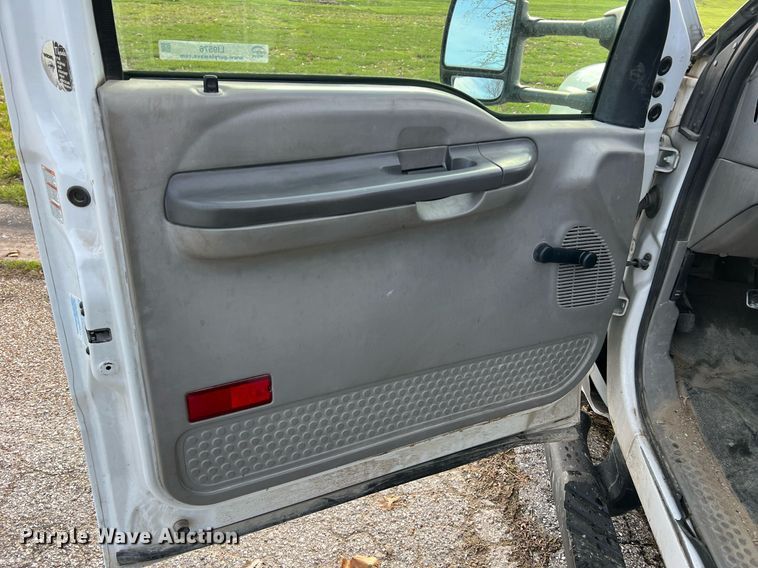 image for item LI9576 2001 Ford F550 Super Duty XL  utility / service truck