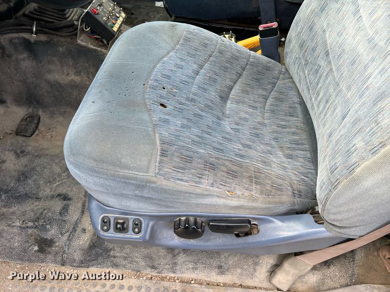 image for item LI9576 2001 Ford F550 Super Duty XL  utility / service truck