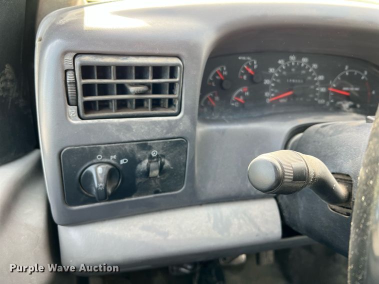 image for item LI9576 2001 Ford F550 Super Duty XL  utility / service truck