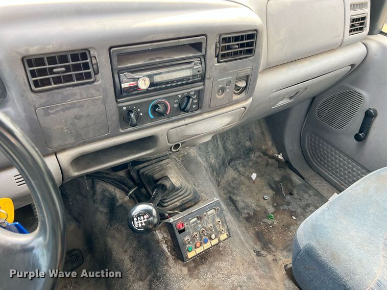 image for item LI9576 2001 Ford F550 Super Duty XL  utility / service truck