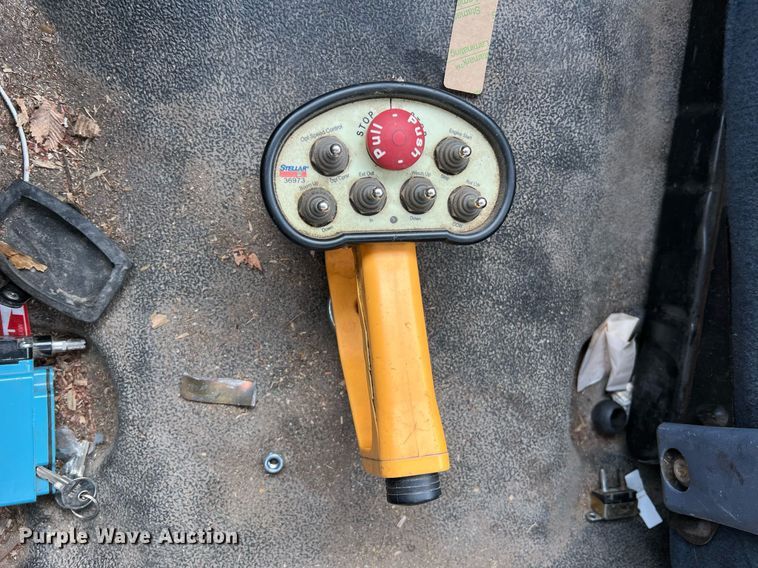 image for item LI9576 2001 Ford F550 Super Duty XL  utility / service truck