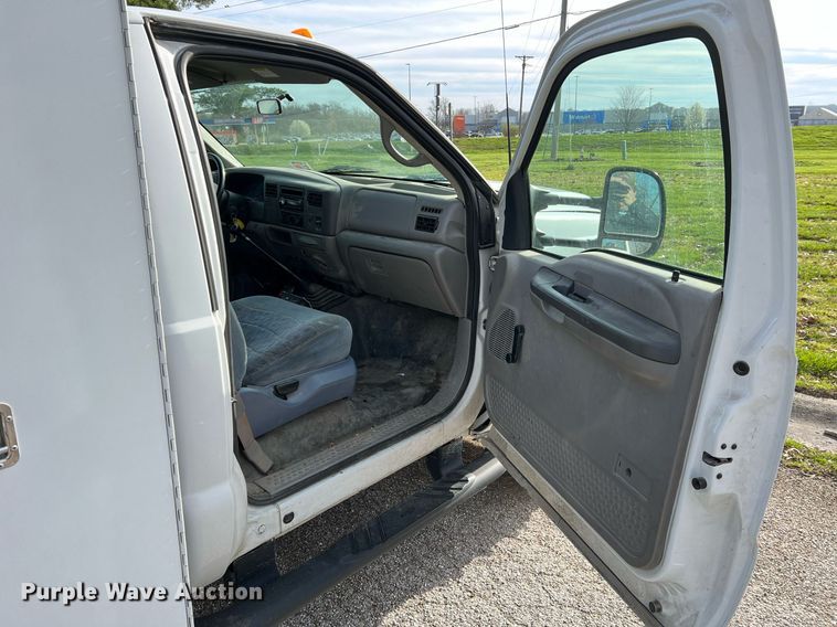 image for item LI9576 2001 Ford F550 Super Duty XL  utility / service truck