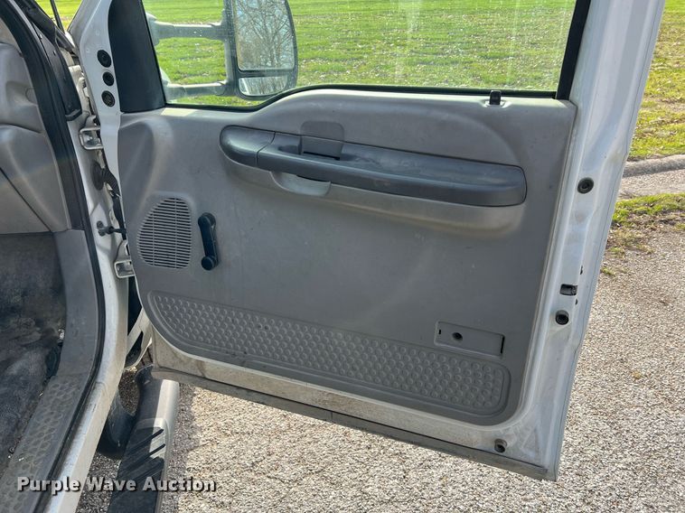 image for item LI9576 2001 Ford F550 Super Duty XL  utility / service truck