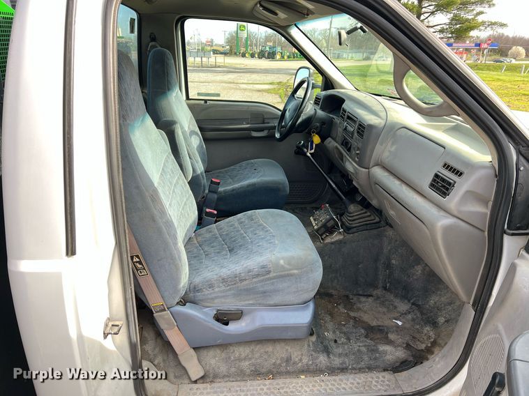 image for item LI9576 2001 Ford F550 Super Duty XL  utility / service truck