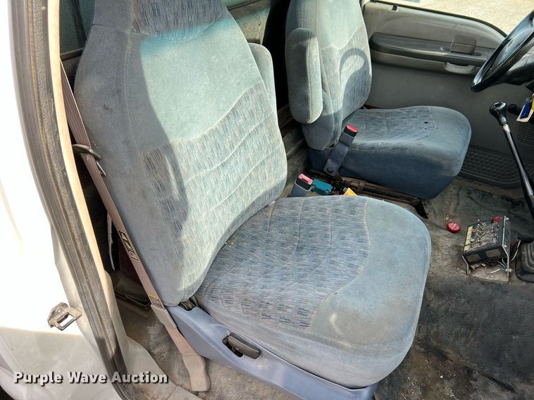 image for item LI9576 2001 Ford F550 Super Duty XL  utility / service truck