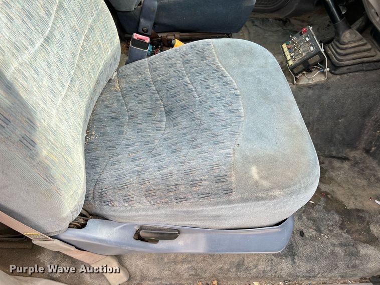 image for item LI9576 2001 Ford F550 Super Duty XL  utility / service truck