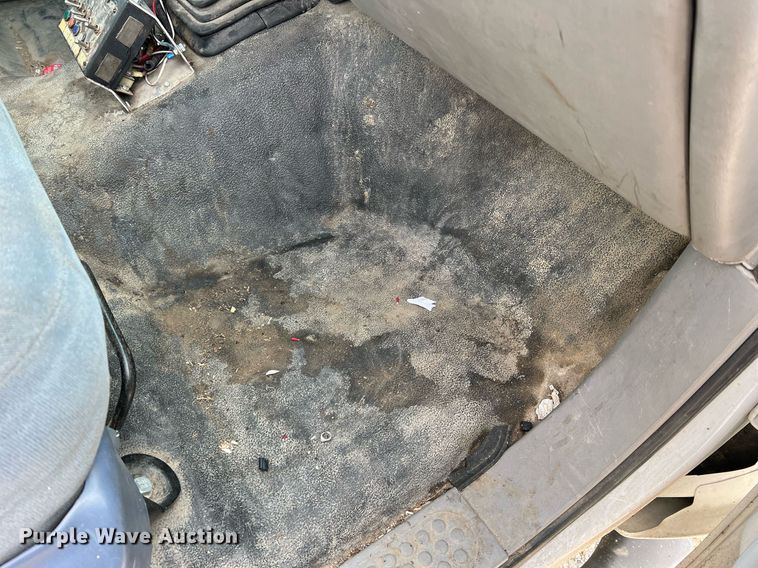 image for item LI9576 2001 Ford F550 Super Duty XL  utility / service truck