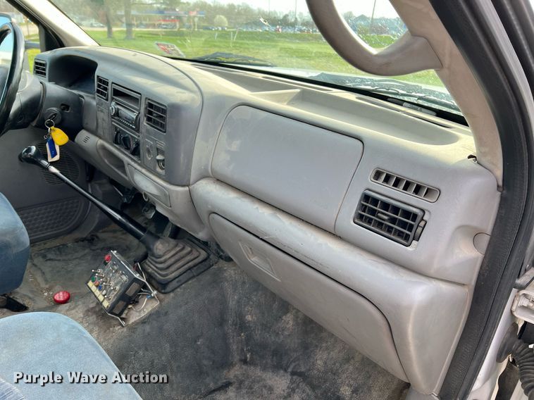 image for item LI9576 2001 Ford F550 Super Duty XL  utility / service truck