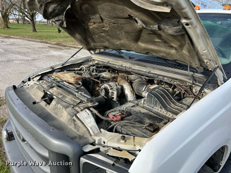 image for item LI9576 2001 Ford F550 Super Duty XL  utility / service truck