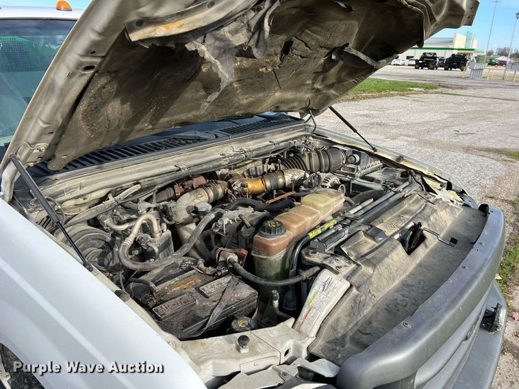 image for item LI9576 2001 Ford F550 Super Duty XL  utility / service truck