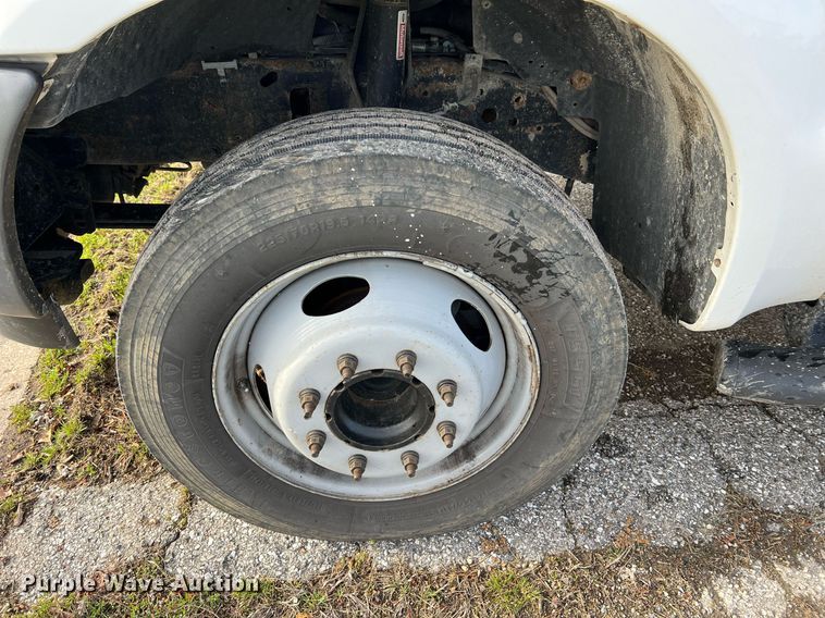 image for item LI9576 2001 Ford F550 Super Duty XL  utility / service truck