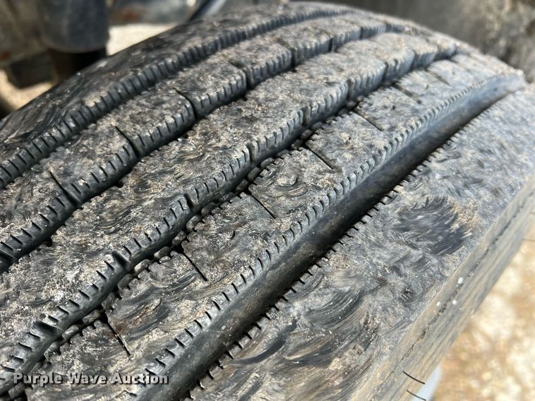 image for item LI9576 2001 Ford F550 Super Duty XL  utility / service truck