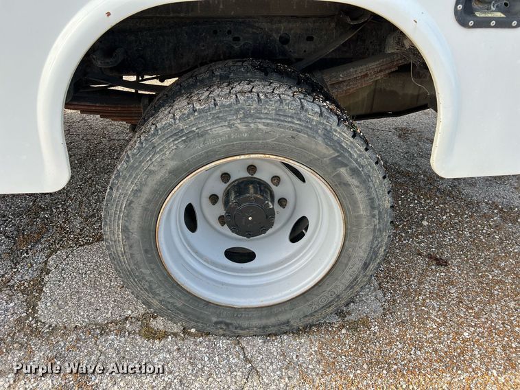 image for item LI9576 2001 Ford F550 Super Duty XL  utility / service truck