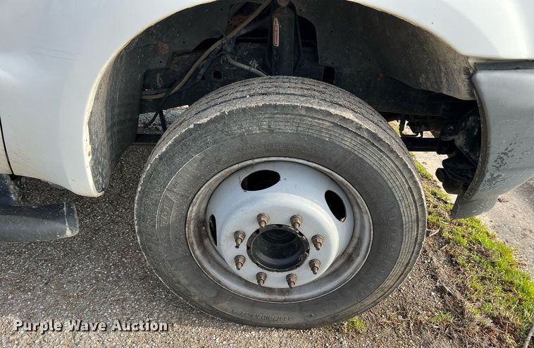 image for item LI9576 2001 Ford F550 Super Duty XL  utility / service truck